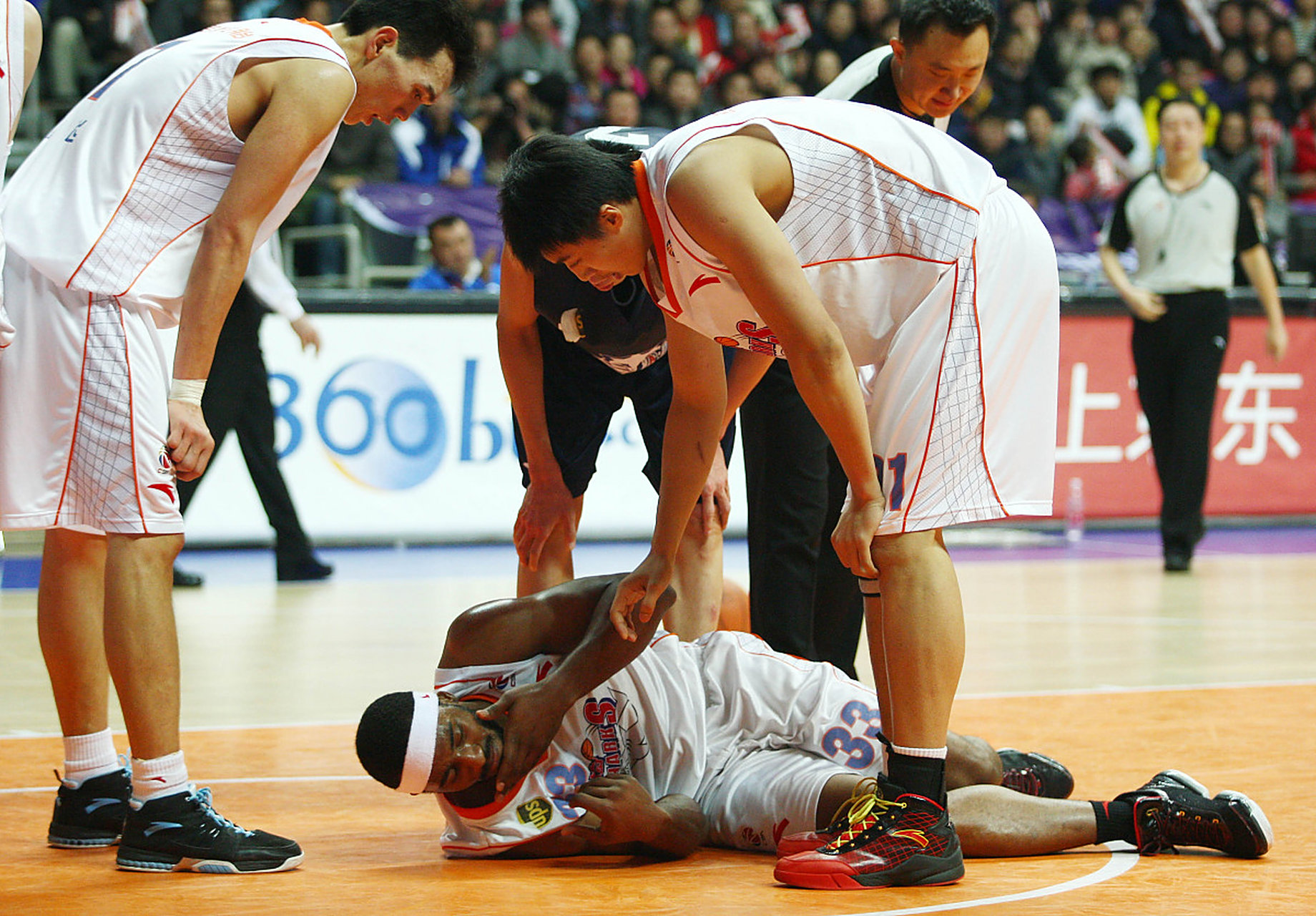 博彩网址导航-后卫奉献神勇扑救,阻止对手破门而入